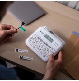 Brother PT-D410VP stampante per etichette (CD) ZINK (Zero-Ink) 180 x 180 DPI Cablato TZe QWERTY