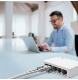 Qoltec 52247 switch di rete Non gestito Bianco